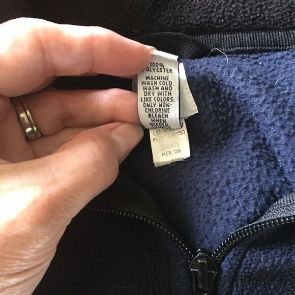 Gap navy blue sweatshirt.  Size XS.   Great shape - Picture 9 of 9